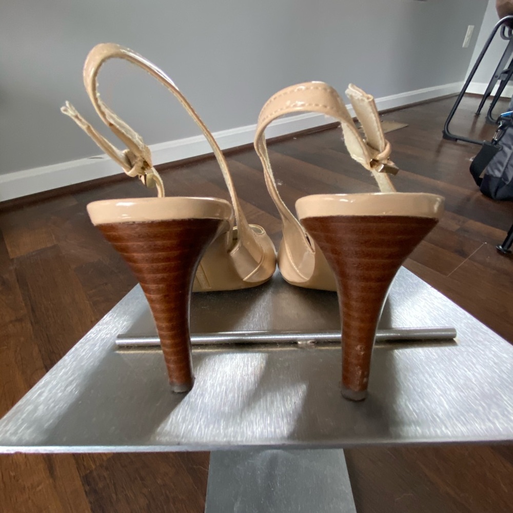 Tommy Hilfiger Nude Round Toe Slingback pumps - Picture 3 of 6